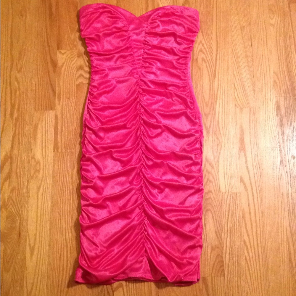 Pink dress with sweetheart neckline